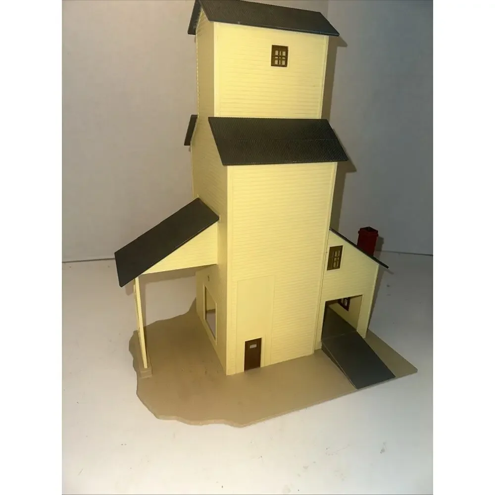 Lionel 6-12726 Olsen Feeds Grain Elevator O Gauge Built Lighted Building Display